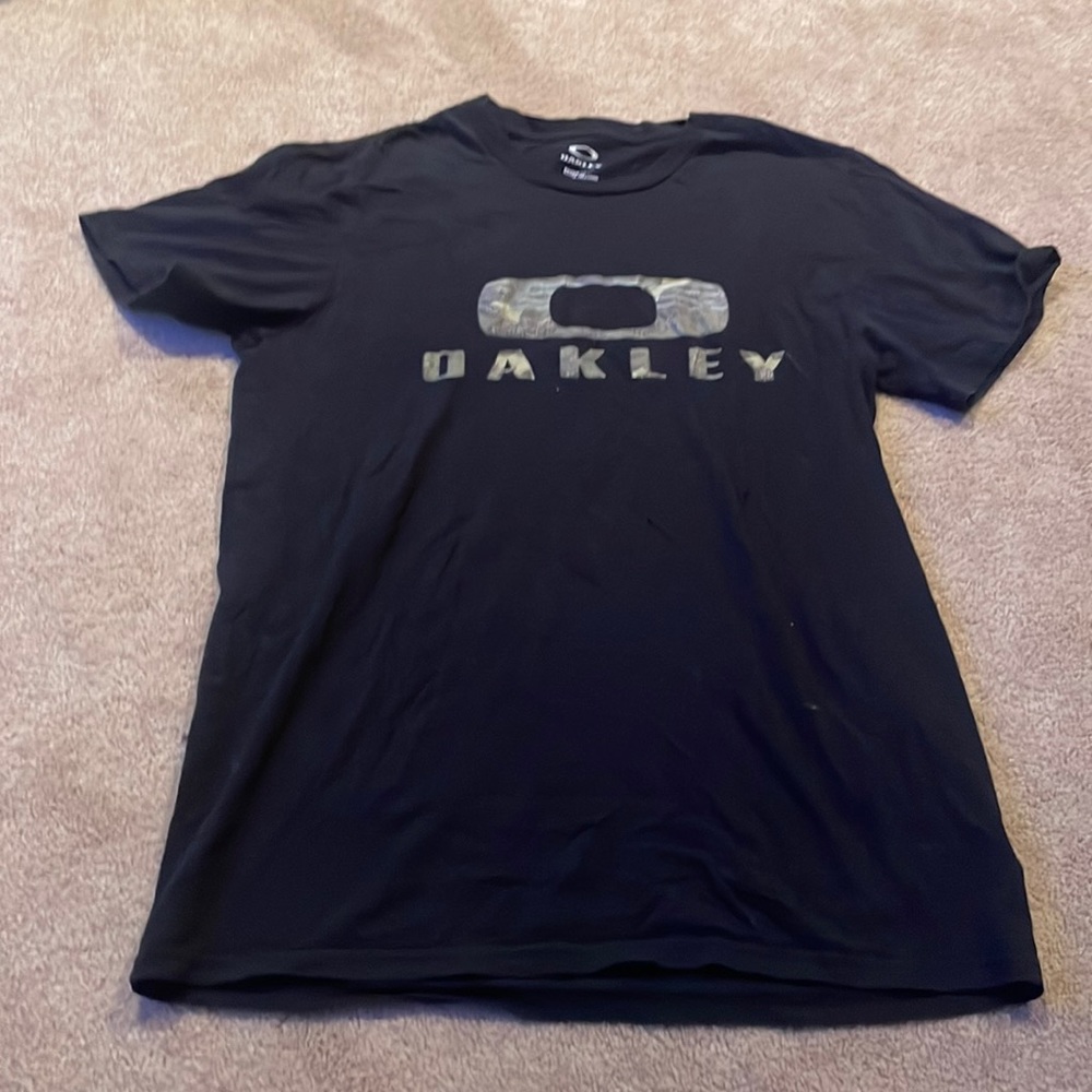 Black Oakley shirt